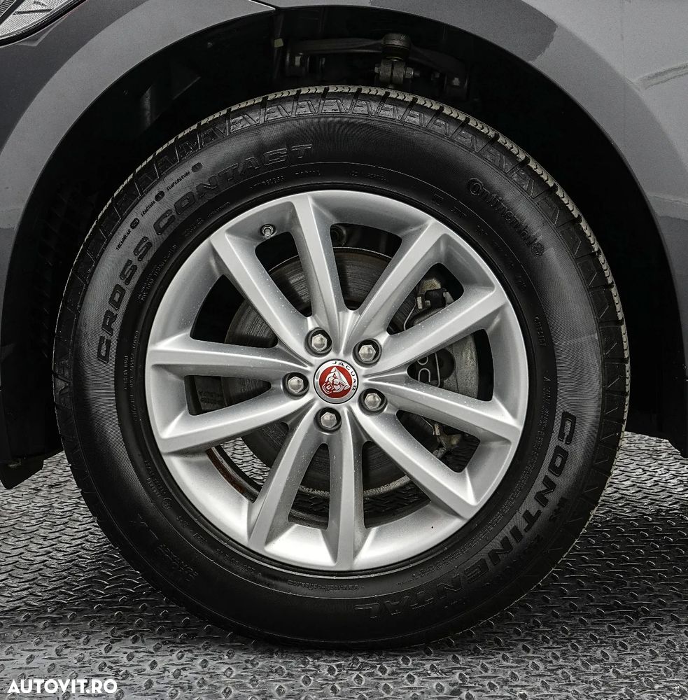 Jaguar F-Pace 20d AWD Pure - 32