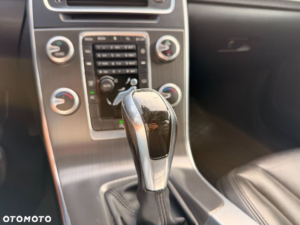 Volvo V60 Cross Country D3 Drive-E Momentum - 24