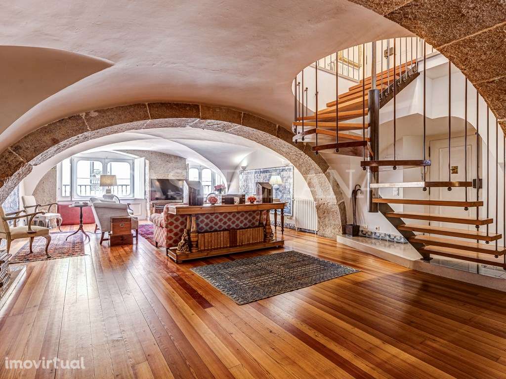Apartamento T3 duplex, com pátio, junto à Sé de Lisboa - Grande imagem: 3/44