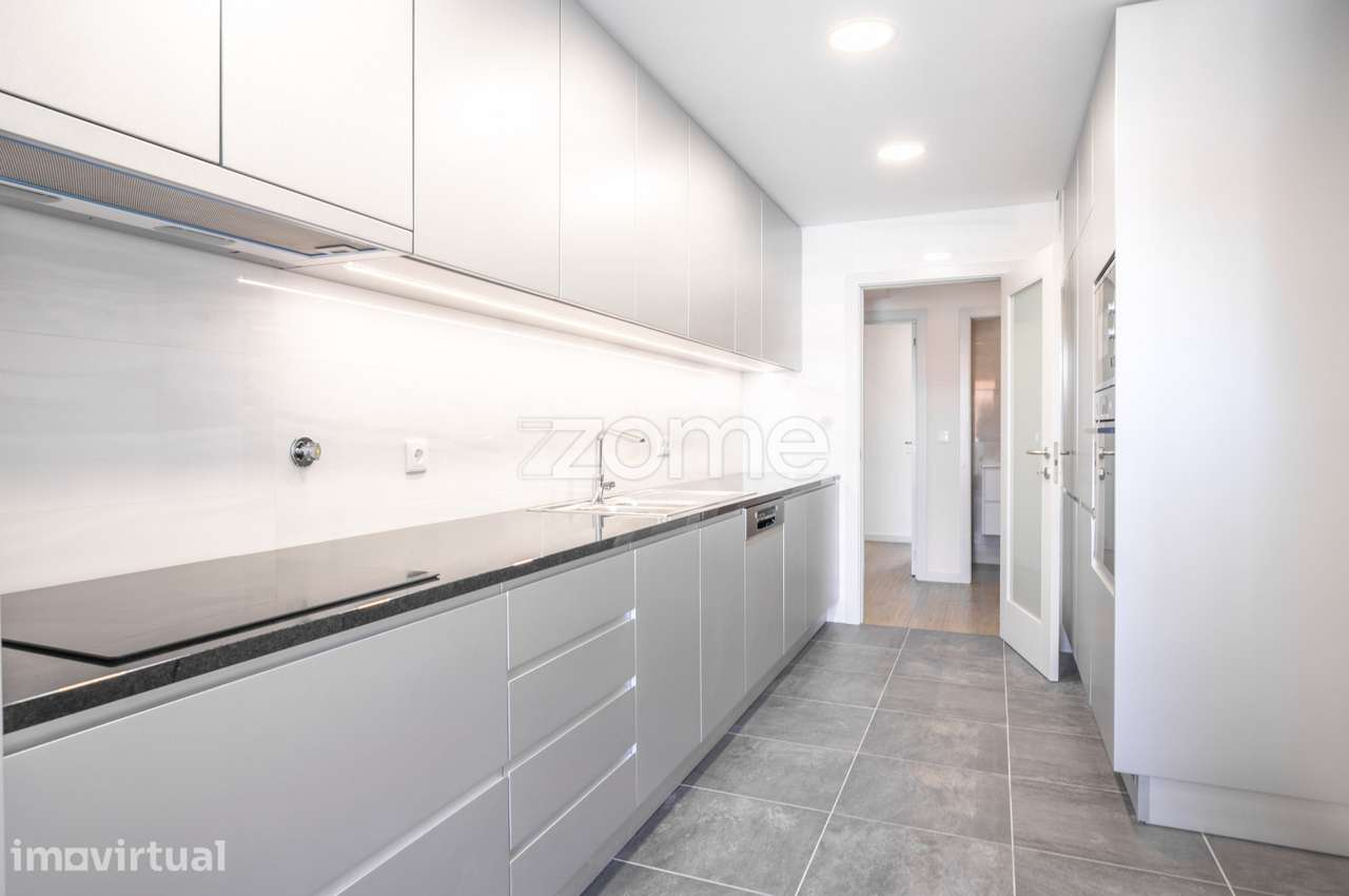 T3 novo, pronto a habitar junto a Rotunda da Boavista - View 2