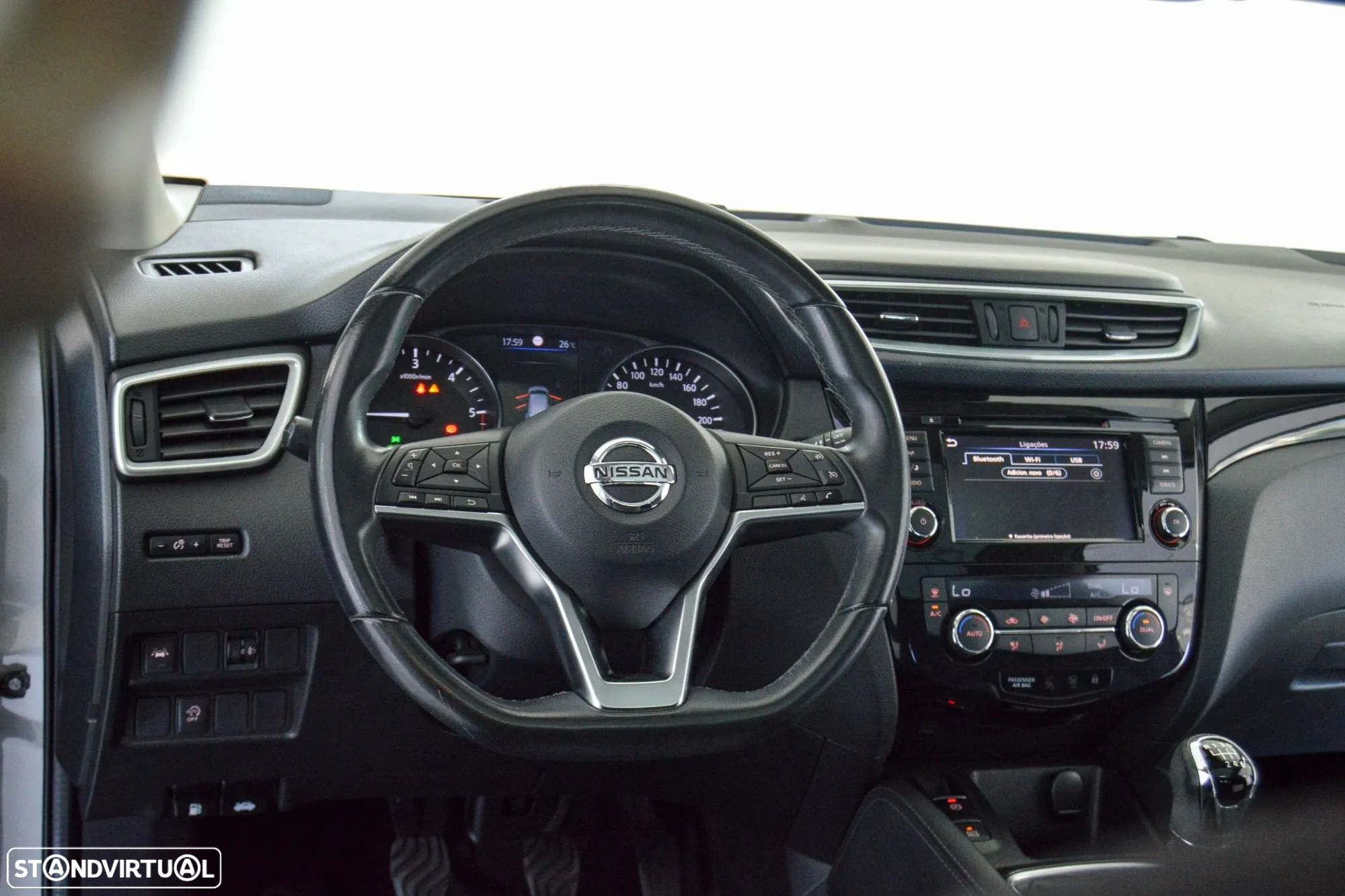 Nissan Qashqai 1.5 dCi N-Connecta J18 - 26