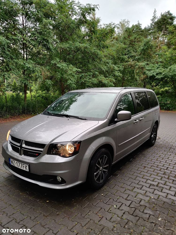 Dodge Grand Caravan - 2