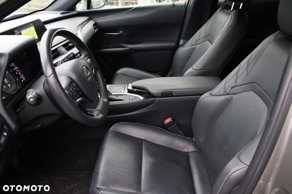 Lexus UX - 10