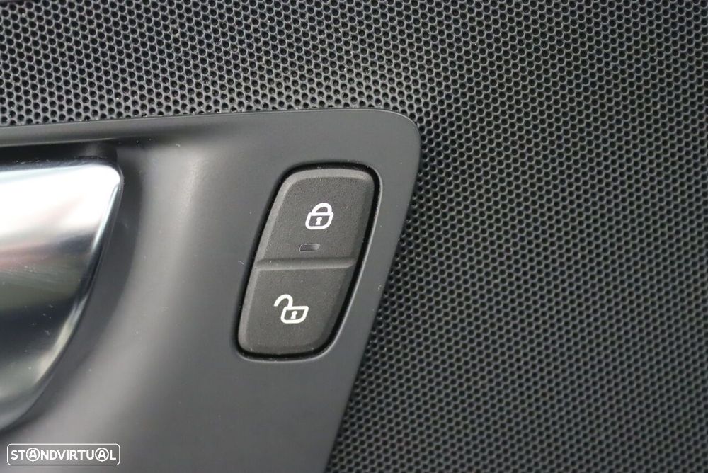 Volvo XC 60 2.0 T8 PHEV Momentum AWD - 22