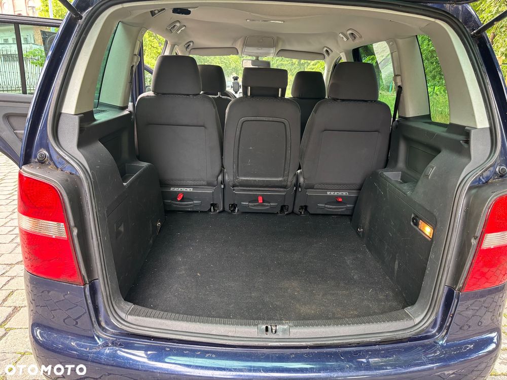 Volkswagen Touran 1.9 TDI Conceptline - 16