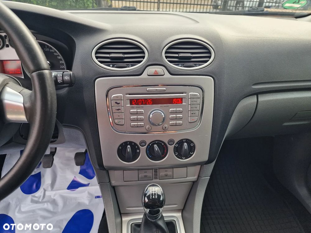 Ford Focus 1.8 FF Trend - 19