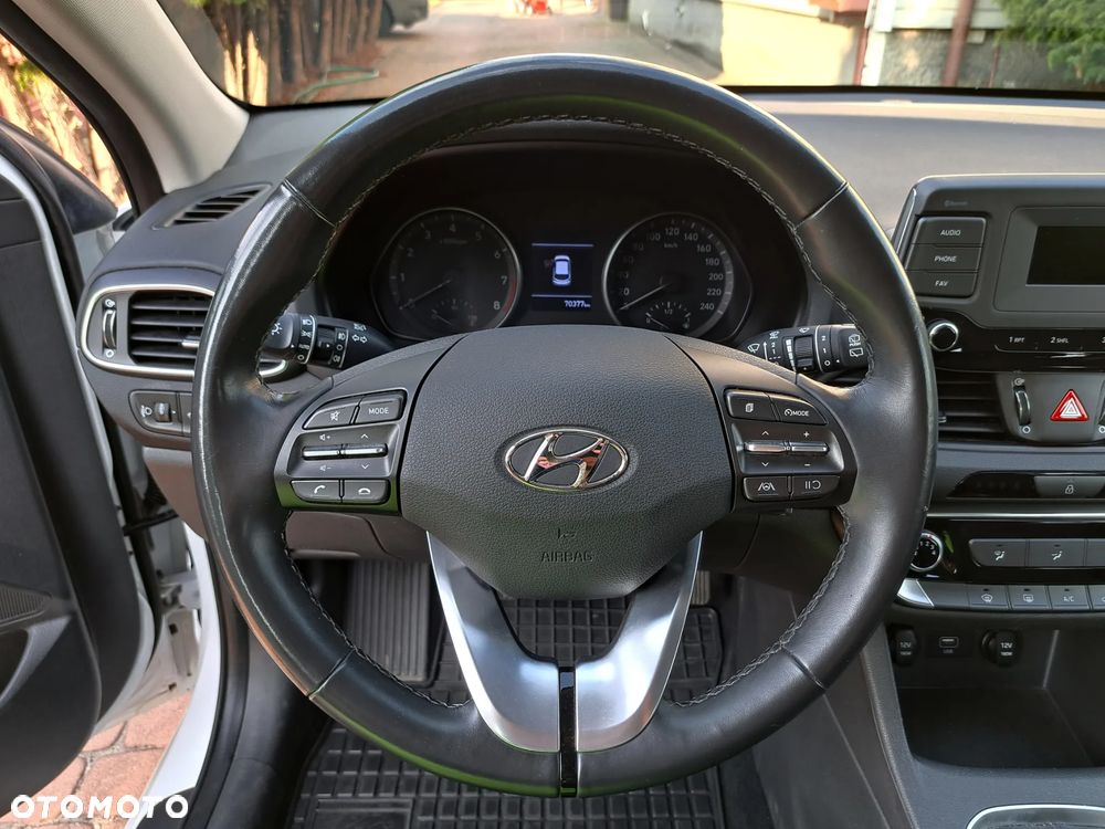Hyundai i30 1.5 DPI Classic + - 21