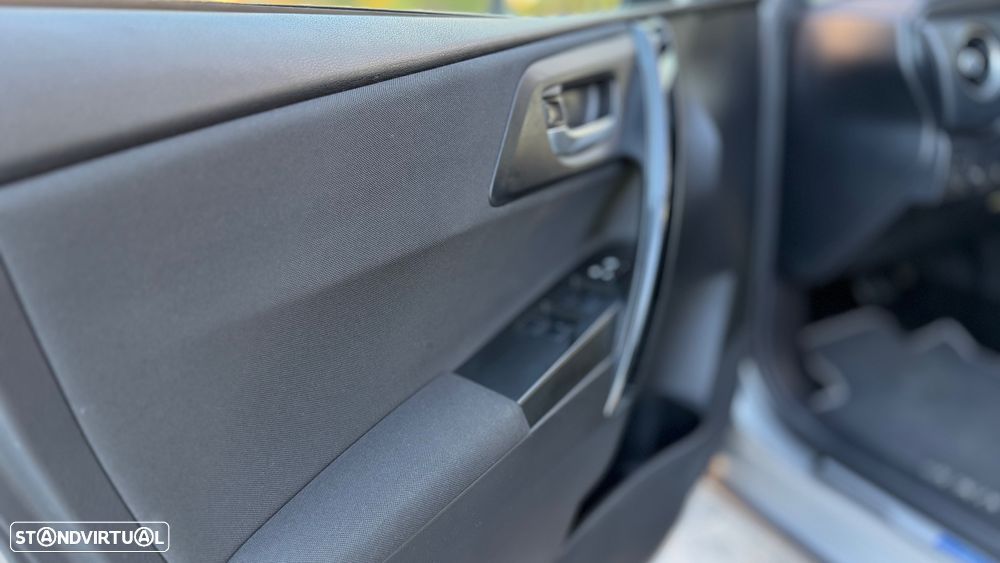 Toyota Auris Touring Sports 1.8 HSD Comfort +P.Techno+P.Sport - 22