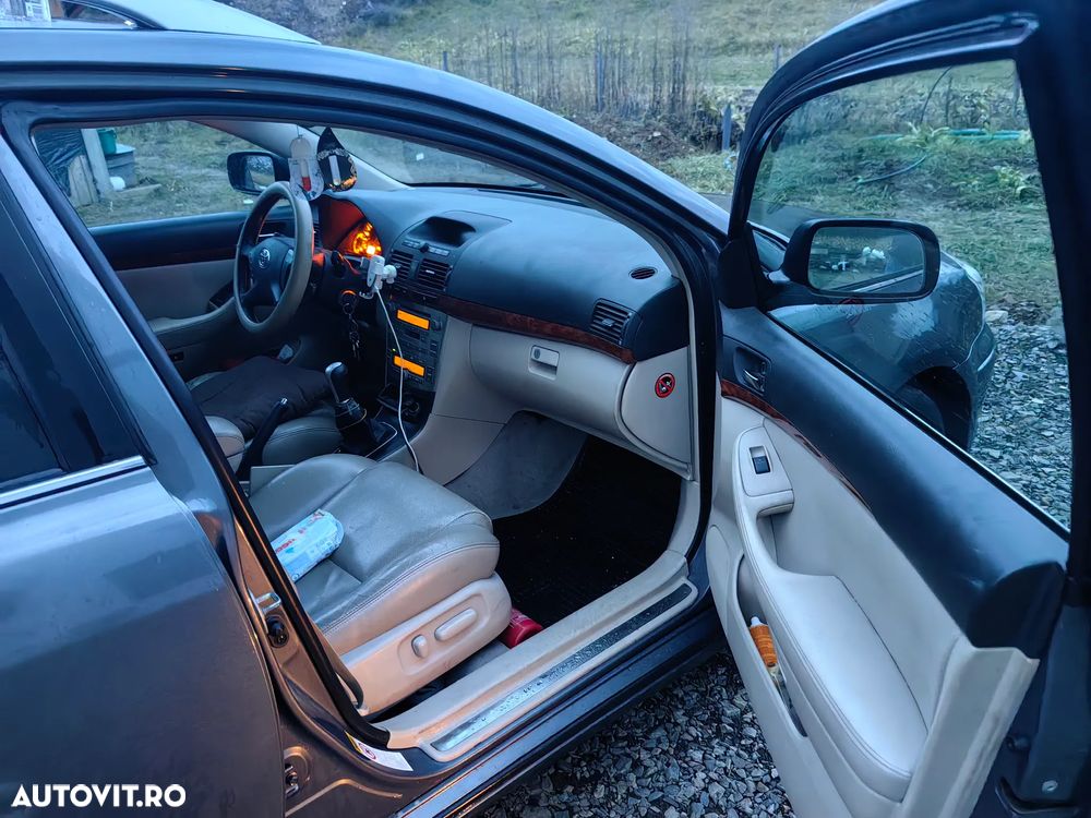 Toyota Avensis 2.0 D-4D Combi - 9