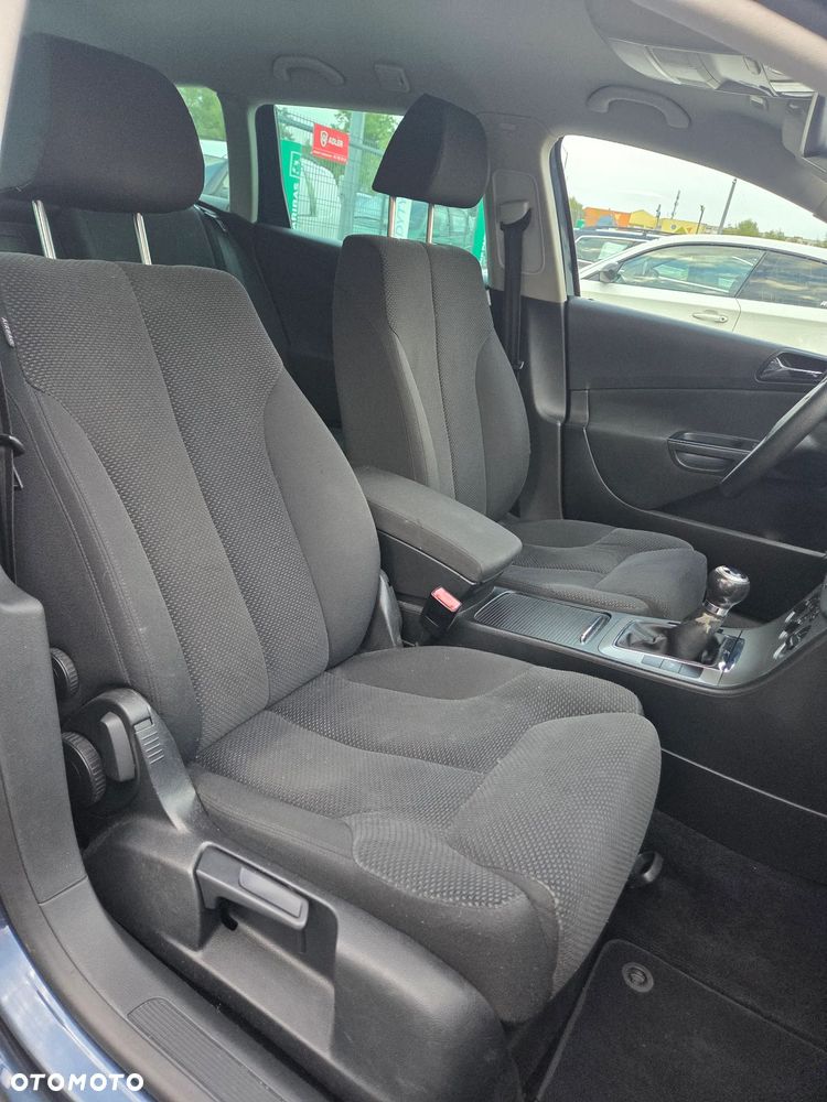 Volkswagen Passat 1.6 Comfortline - 18
