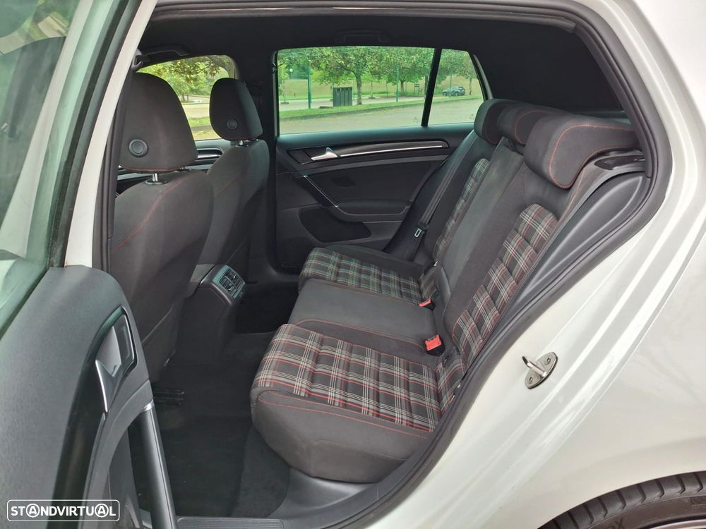 VW Golf GTI Performance BlueMotion - 15