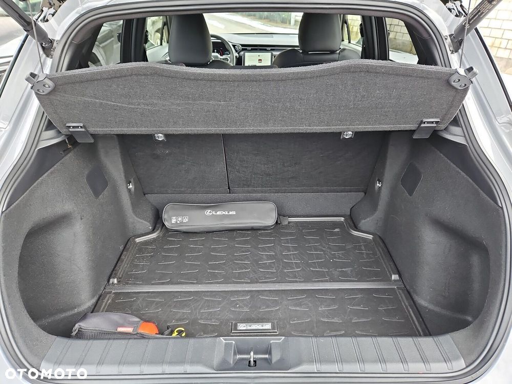 Lexus LBX 1.5 Hybrid Emotion - 25