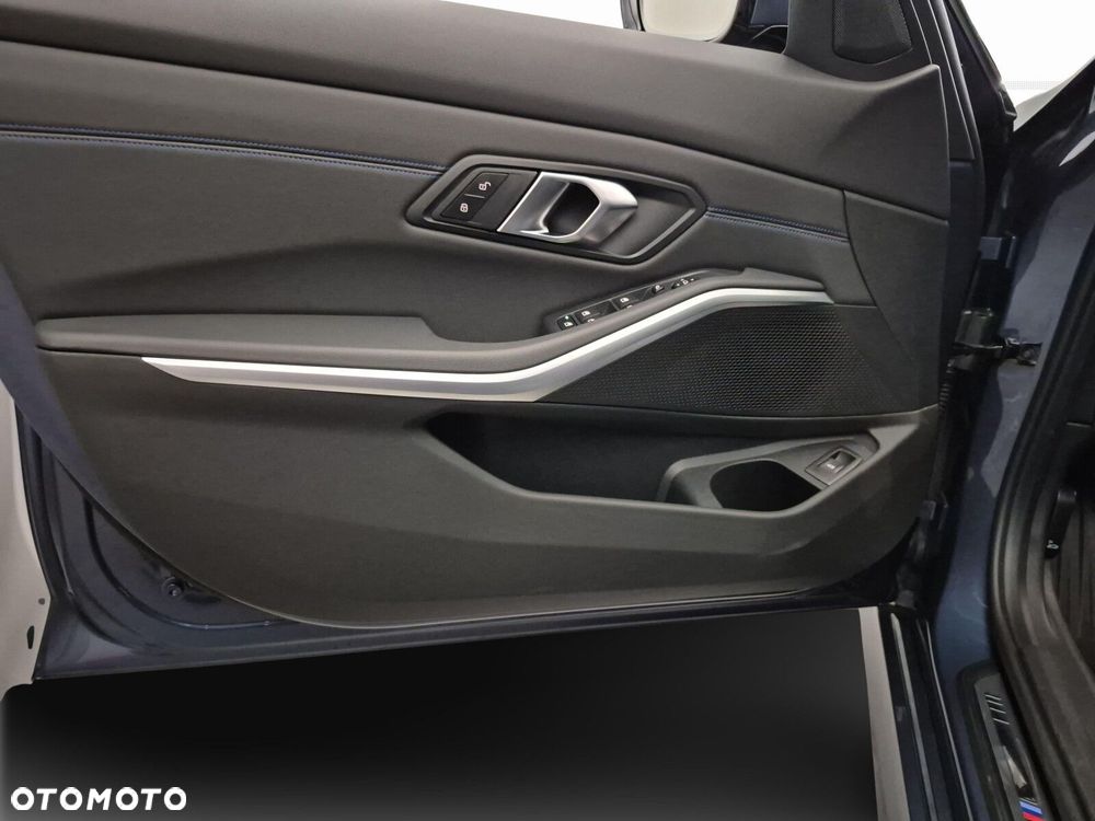 BMW Seria 3 330i xDrive M Sport sport - 12