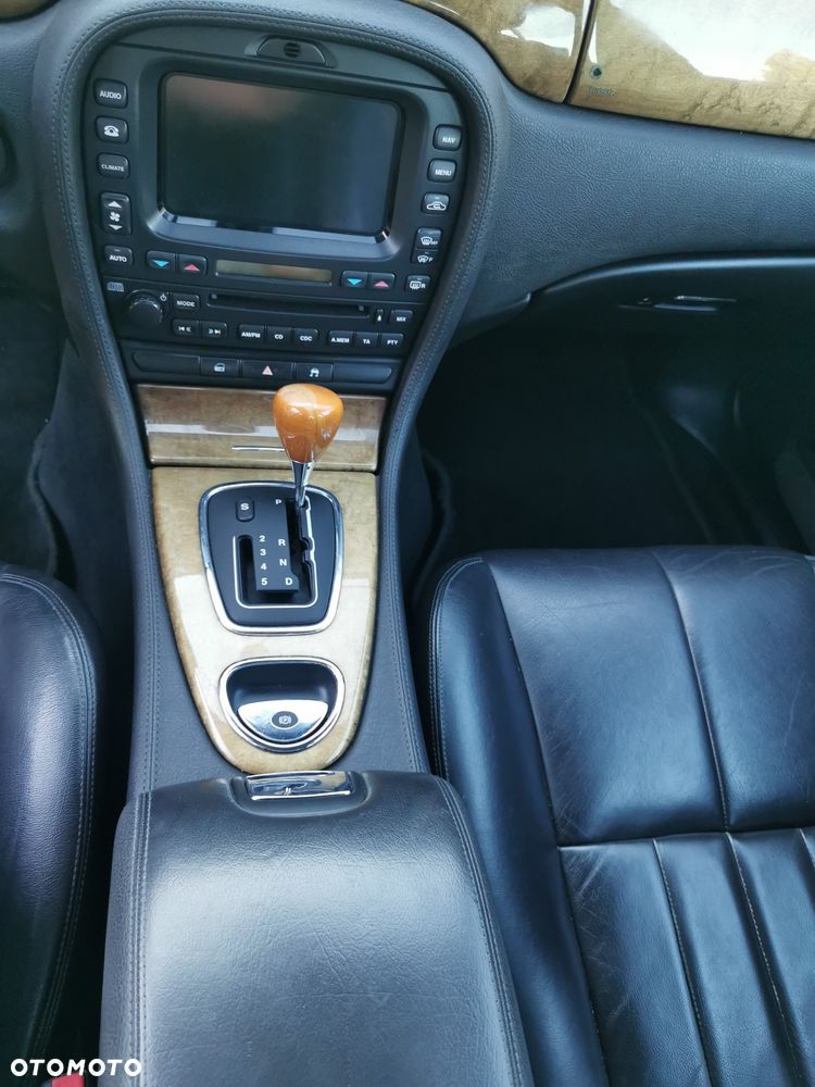 Jaguar S-Type - 7