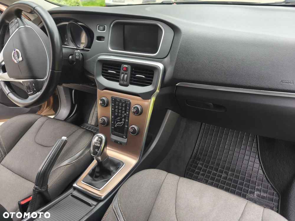 Volvo V40 Cross Country D3 Momentum - 10