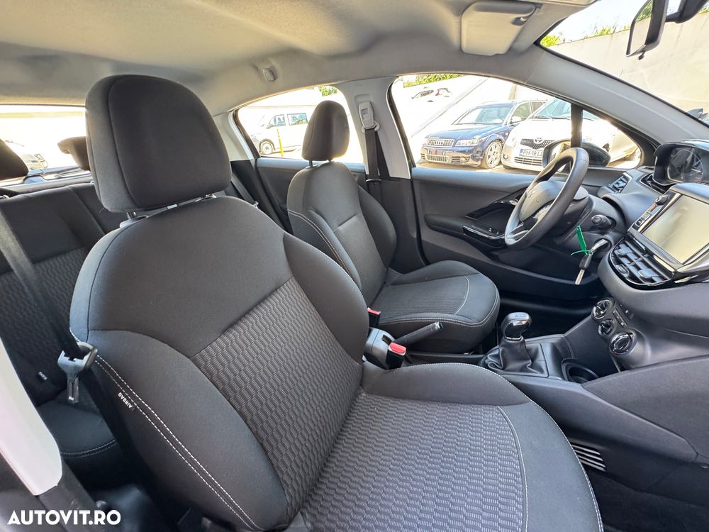 Peugeot 208 82 PureTech Style - 17