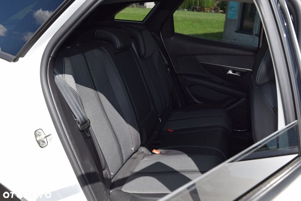 Peugeot 3008 225 e-EAT8 Allure - 25