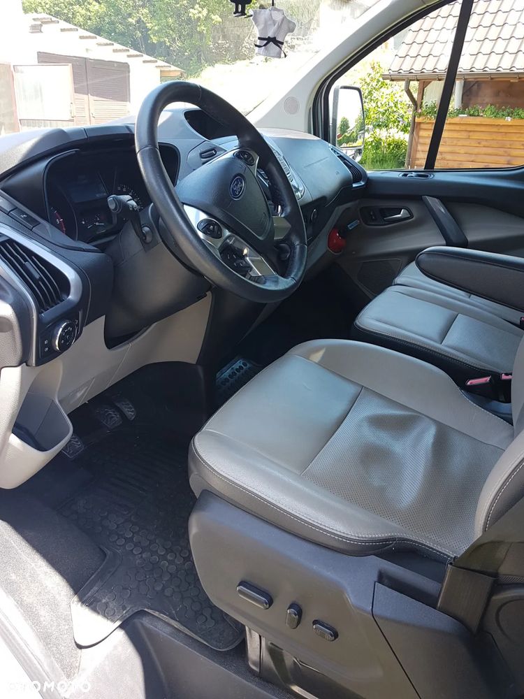 Ford Tourneo Custom - 21