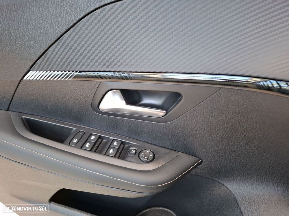 Peugeot 208 1.2 PureTech Allure — fotografia 18