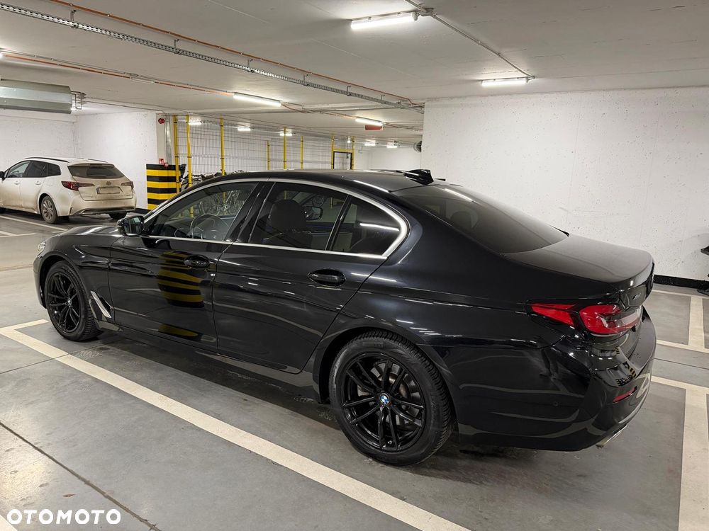 BMW Seria 5 520d xDrive Luxury Line - 3