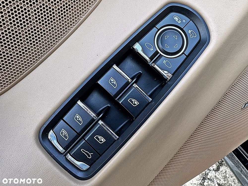 Porsche Panamera 4 - 20