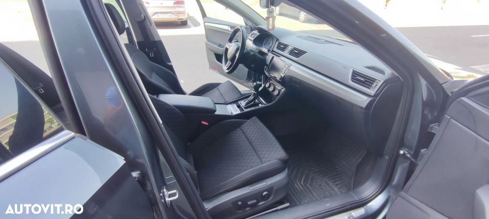 Skoda Superb Combi 2.0 TDI DSG Ambition - 16