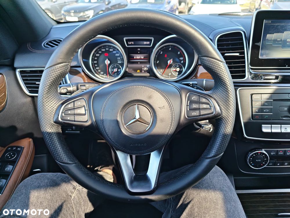 Mercedes-Benz GLS - 16