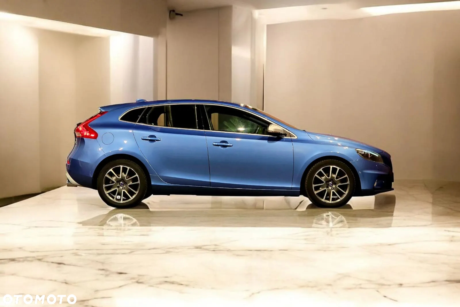 Volvo V40 D2 Drive-E R-Design Momentum - 6
