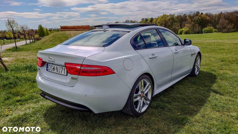 Jaguar XE 2.0 D AWD R-Sport - 11