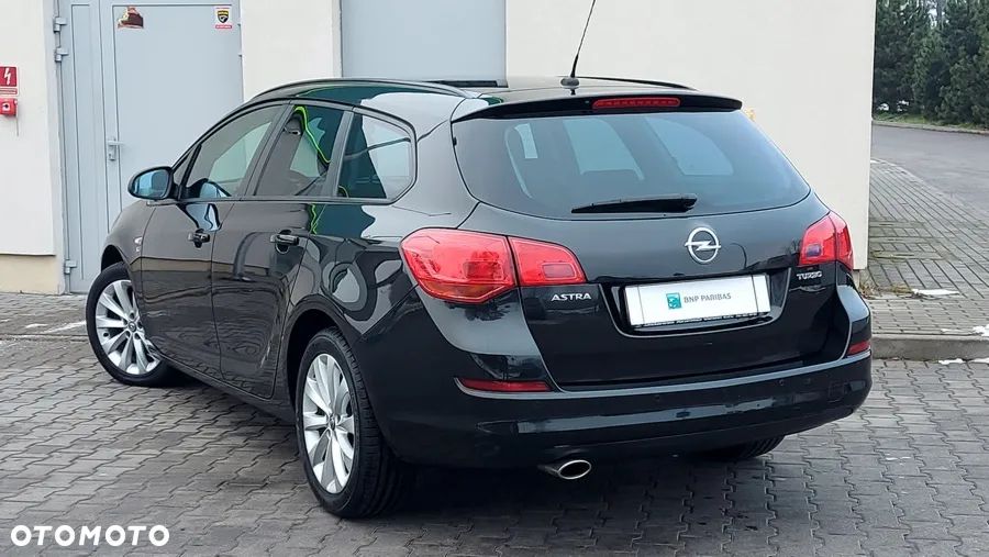 Opel Astra 1.4 Turbo 150 Jahre - 4