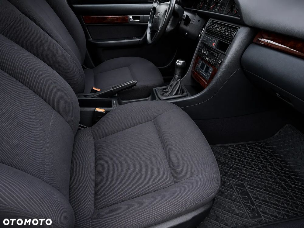 Audi 100 2.6 E - 22