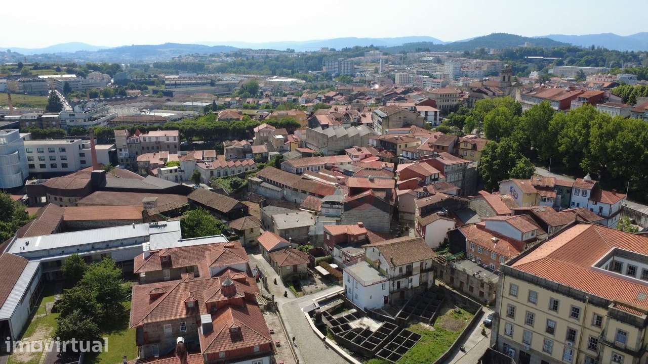 Andar de Moradia Duplex T5 no Coração de Guimarães - Grande imagem: 5/24