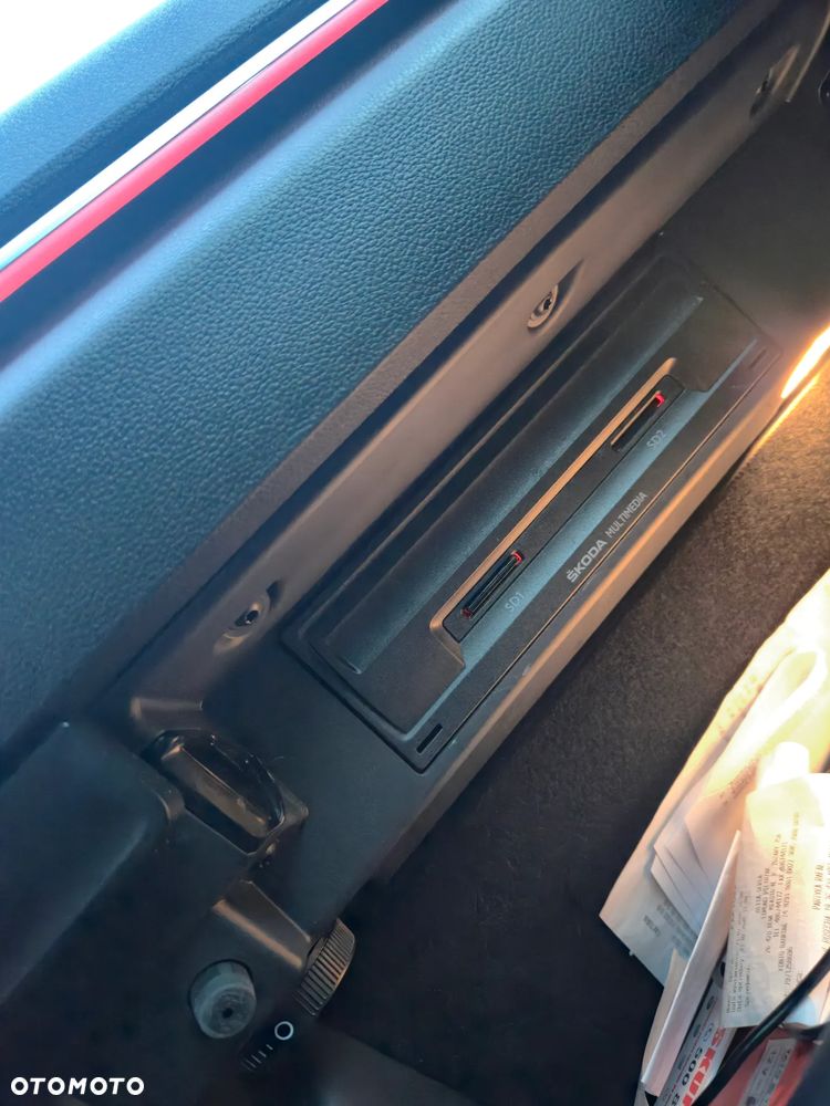 Skoda Karoq 1.6 TDI SCR DSG Style - 30