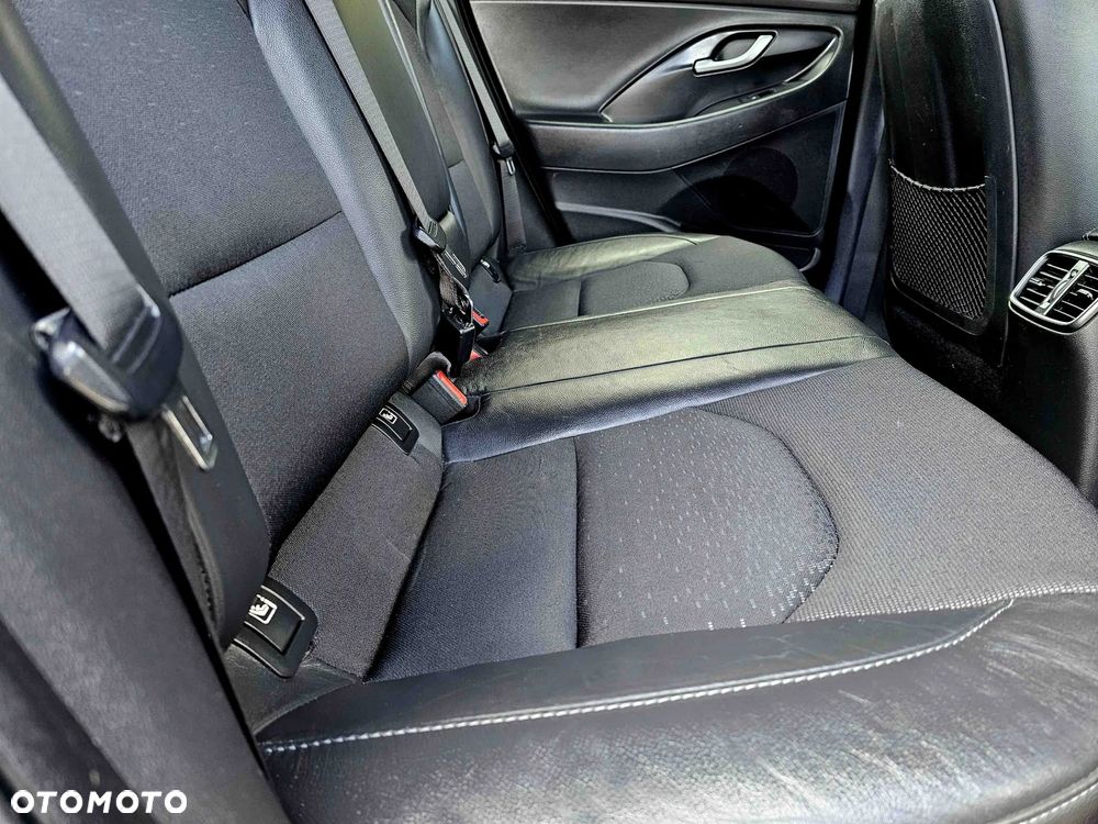 Hyundai i30 blue 1.6 CRDi Premium - 21