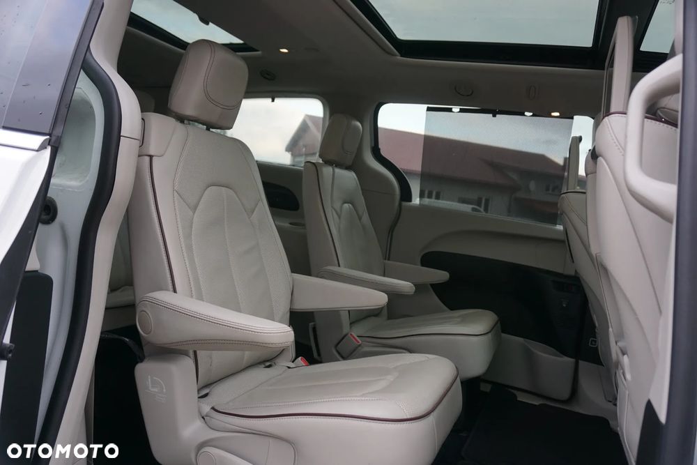 Chrysler Pacifica - 17