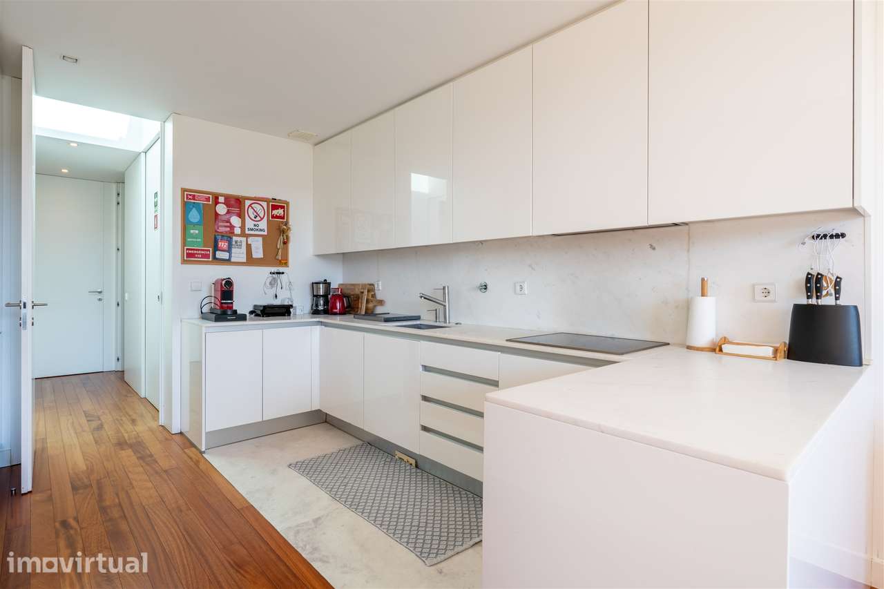 Moradia T4 com piscina, jardim e vista tranquila - Grande imagem: 5/41