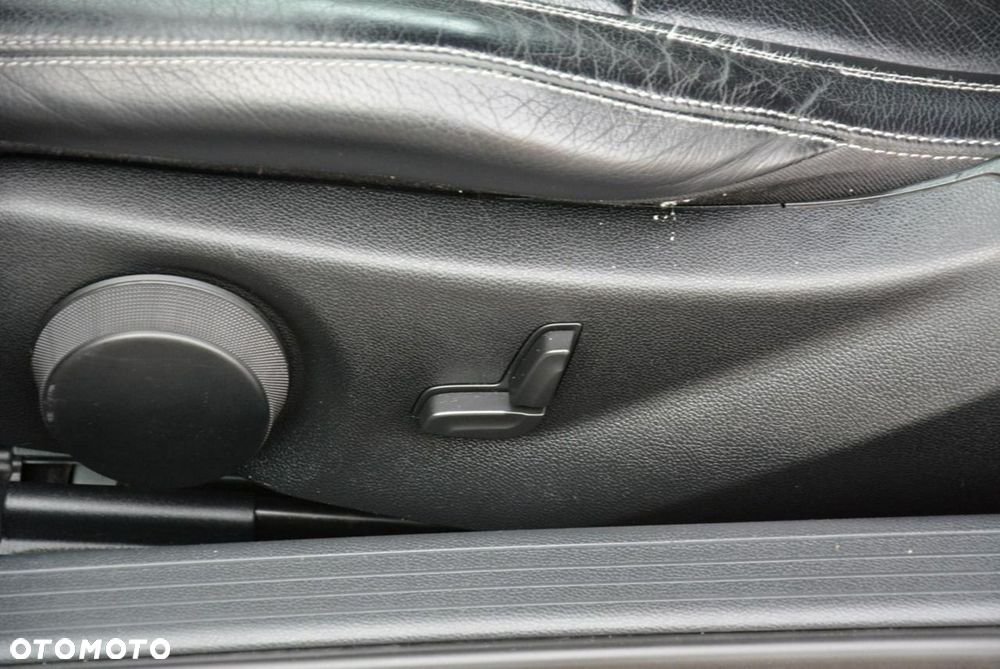 Mercedes-Benz Klasa E 350 CGI BlueEffICIENCY - 32
