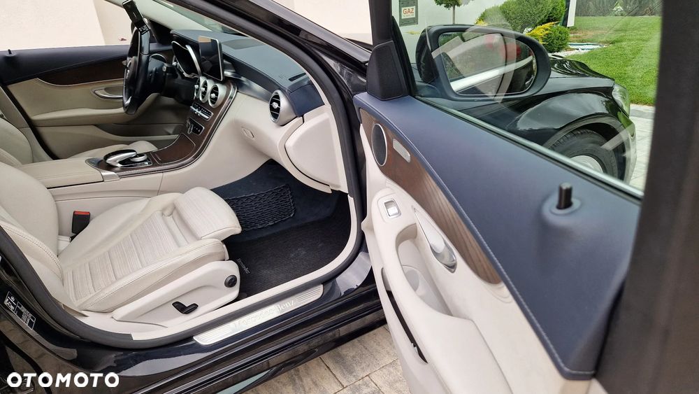 Mercedes-Benz Klasa C 220 (BlueTEC) d T 7G-TRONIC AMG Line - 31
