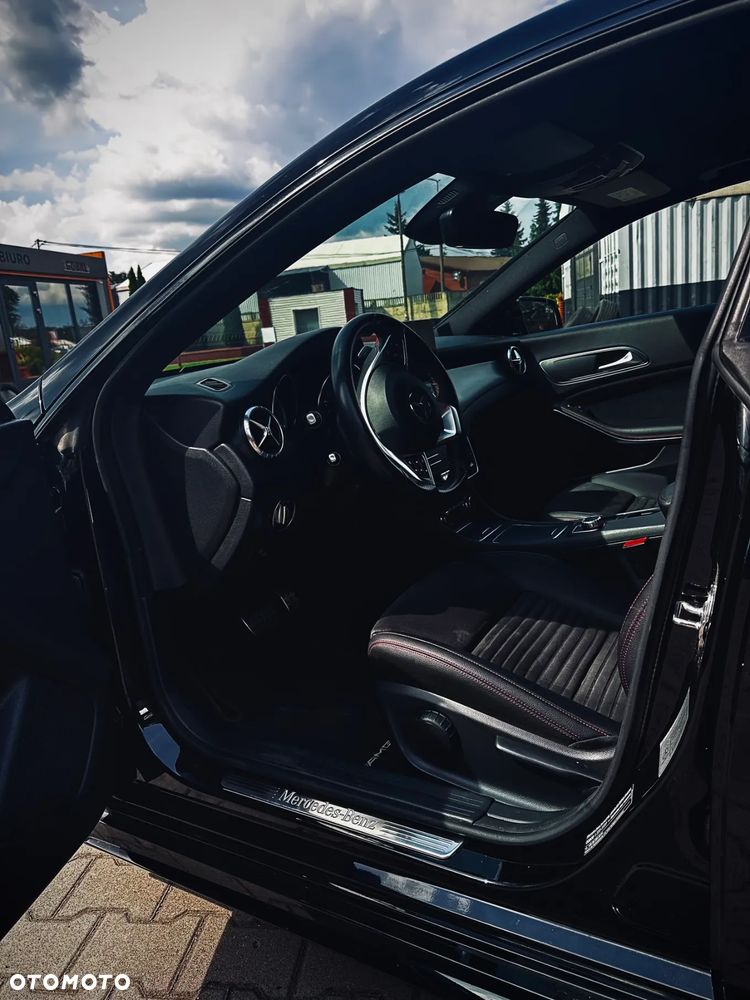 Mercedes-Benz CLA 220 4-Matic AMG Line - 6