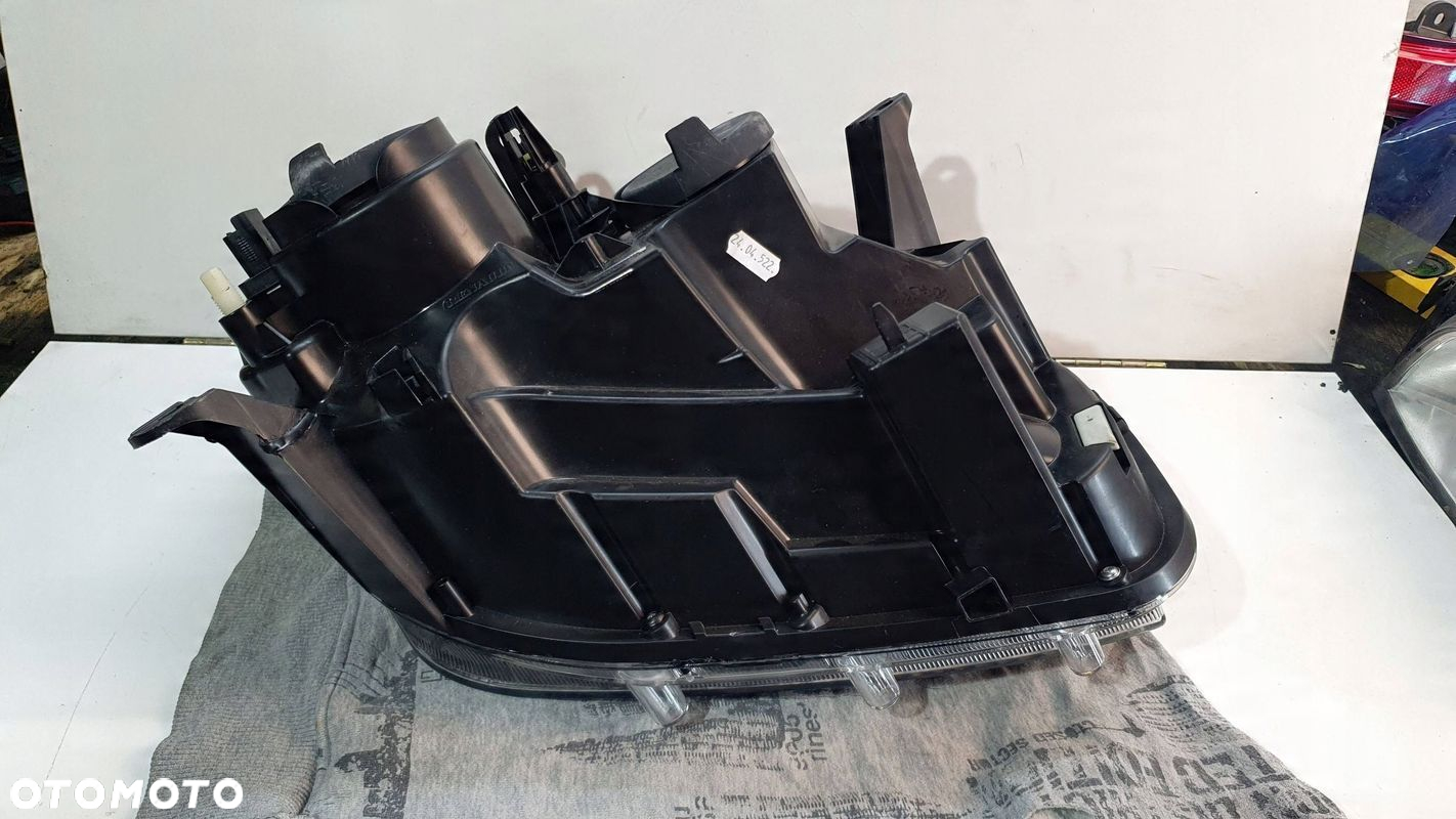 Dacia Duster 1 I Lift 13-17 prawa lampa przednia przód reflektor € - 10