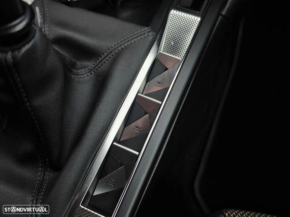 DS DS3 Crossback BlueHDi 100 SO CHIC - 18