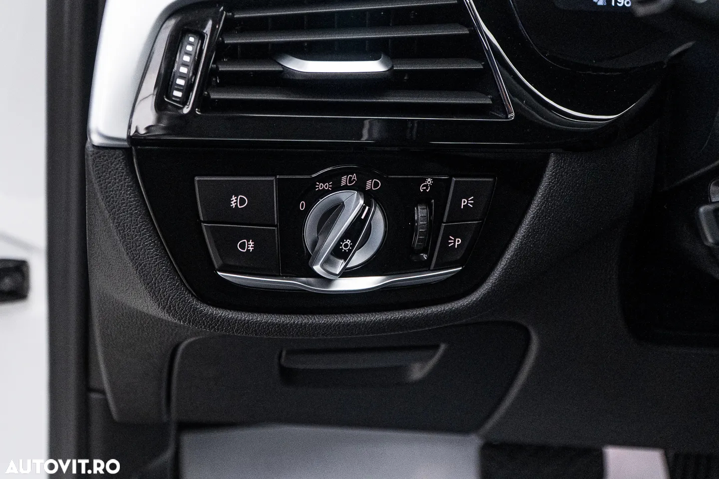 BMW Seria 5 520i Aut. Sport Line - 32