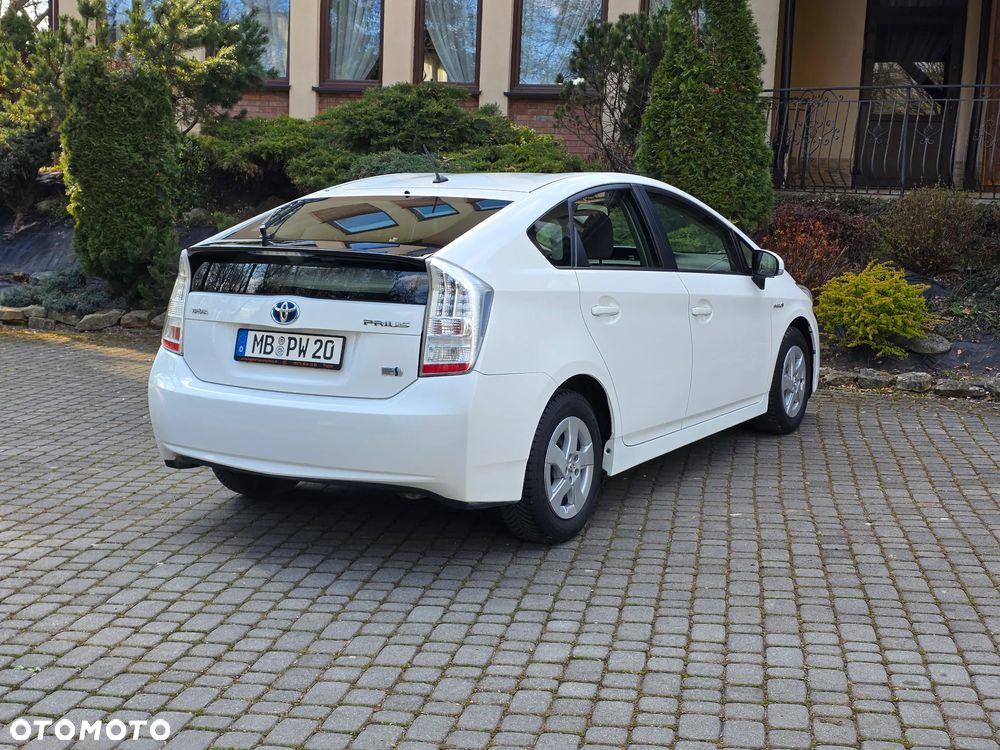 Toyota Prius (Hybrid) - 35