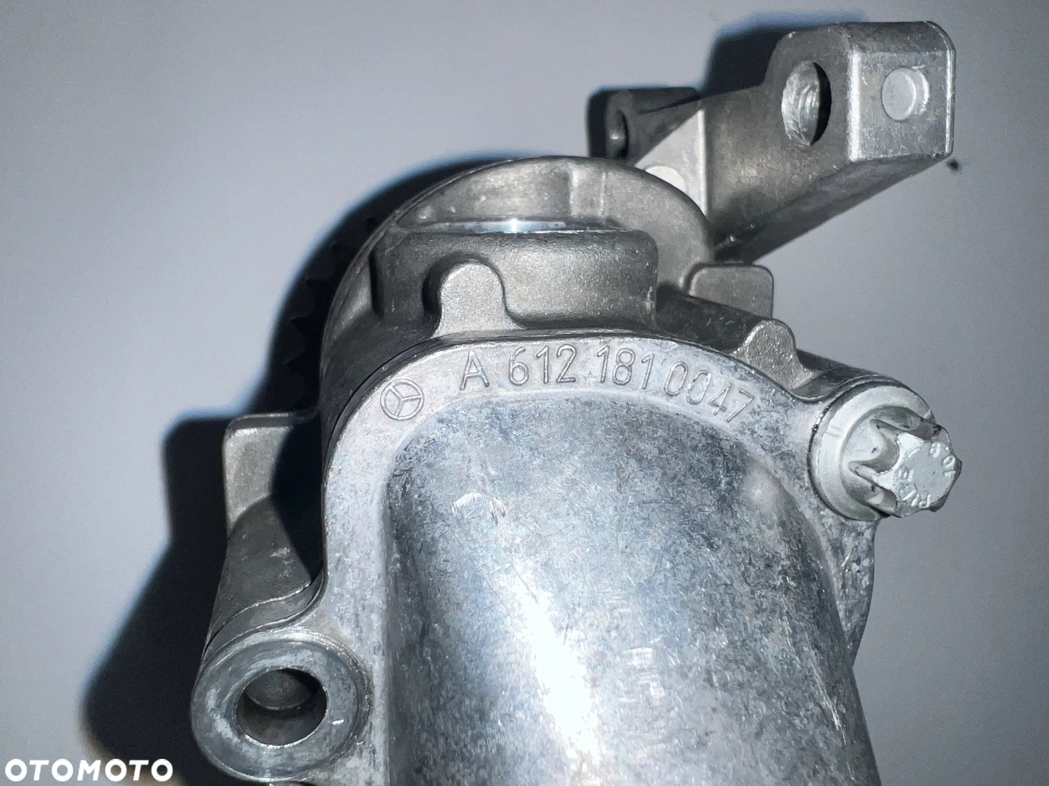 Mercedes 2,2CDi pompa oleju a6111810201 A6121810047 - 3