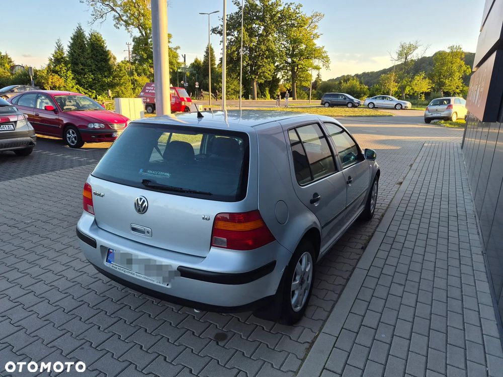 Volkswagen Golf 1.6 Basis - 4