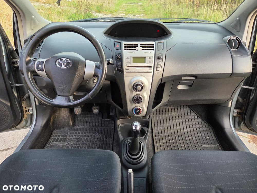 Toyota Yaris - 12