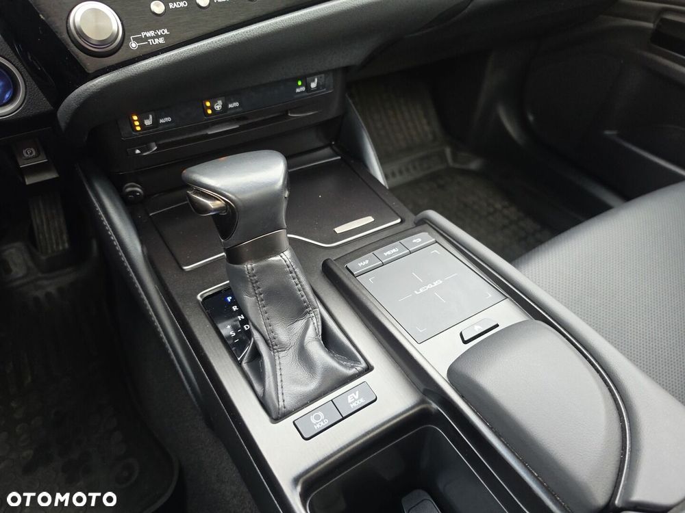 Lexus ES 300h Business Edition - 26