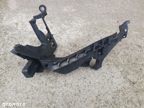 Audi A4 B8 lifting 12- ślizg lewy mocowanie reflektora 8K