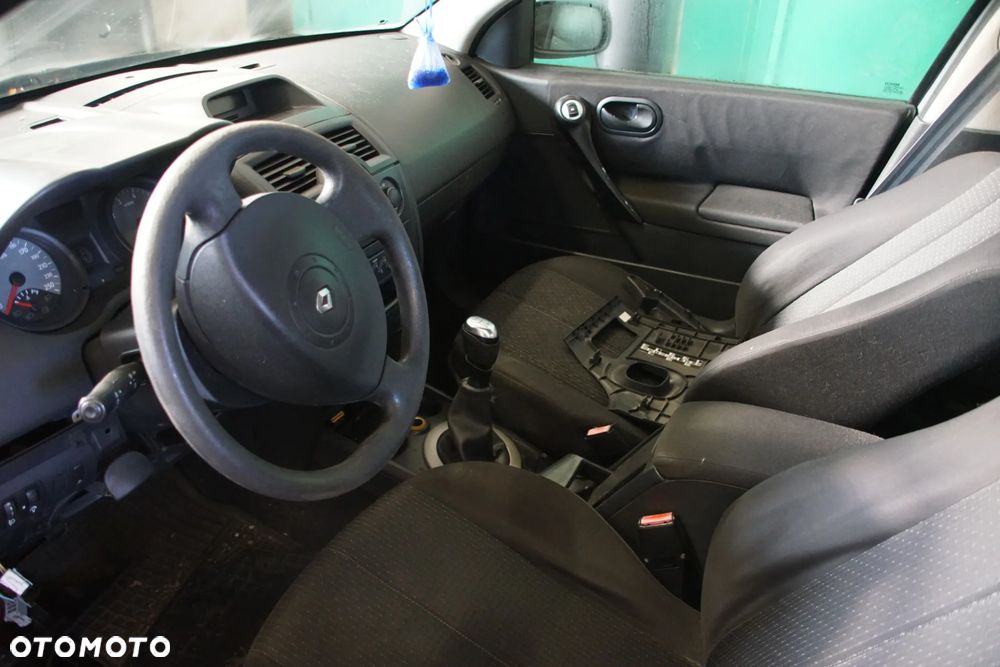 Auto na części - Renault Megane II 1.4 16V 98 KM K4J730 JH3105 TEA19 2003R Silnik Skrzynia Drzwi Maska Klapa Błotnik Zderzak Klapa Klamka Lusterko Klamka Szyba Deska Kokpit Sterownik Moduł Czujnik Licznik Panel Kierownica - 8