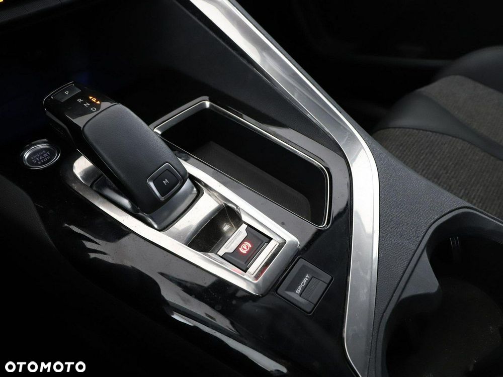 Peugeot 3008 1.2 PureTech Allure S&S EAT8 - 32